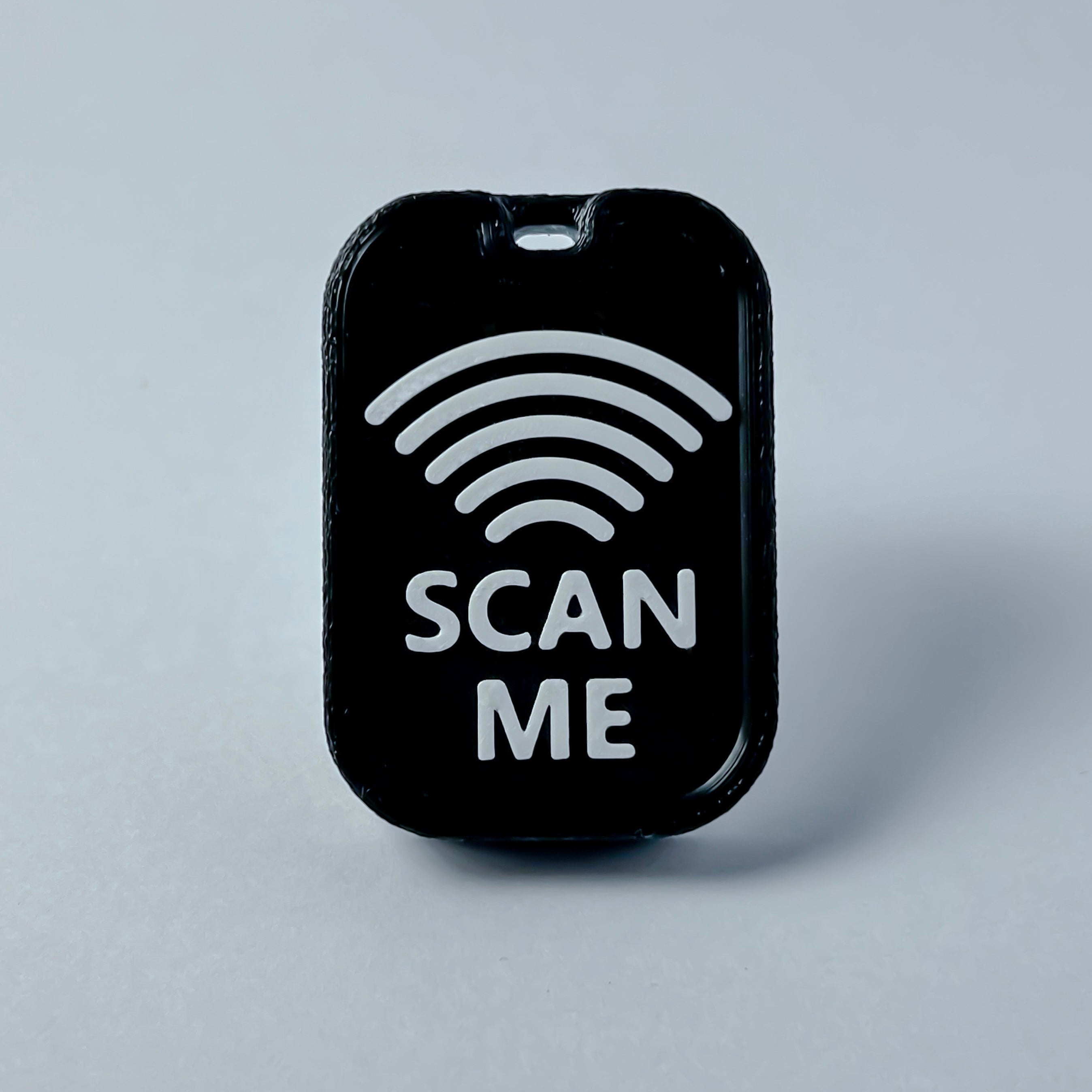 NFC raktų pakabukas "Scan me"