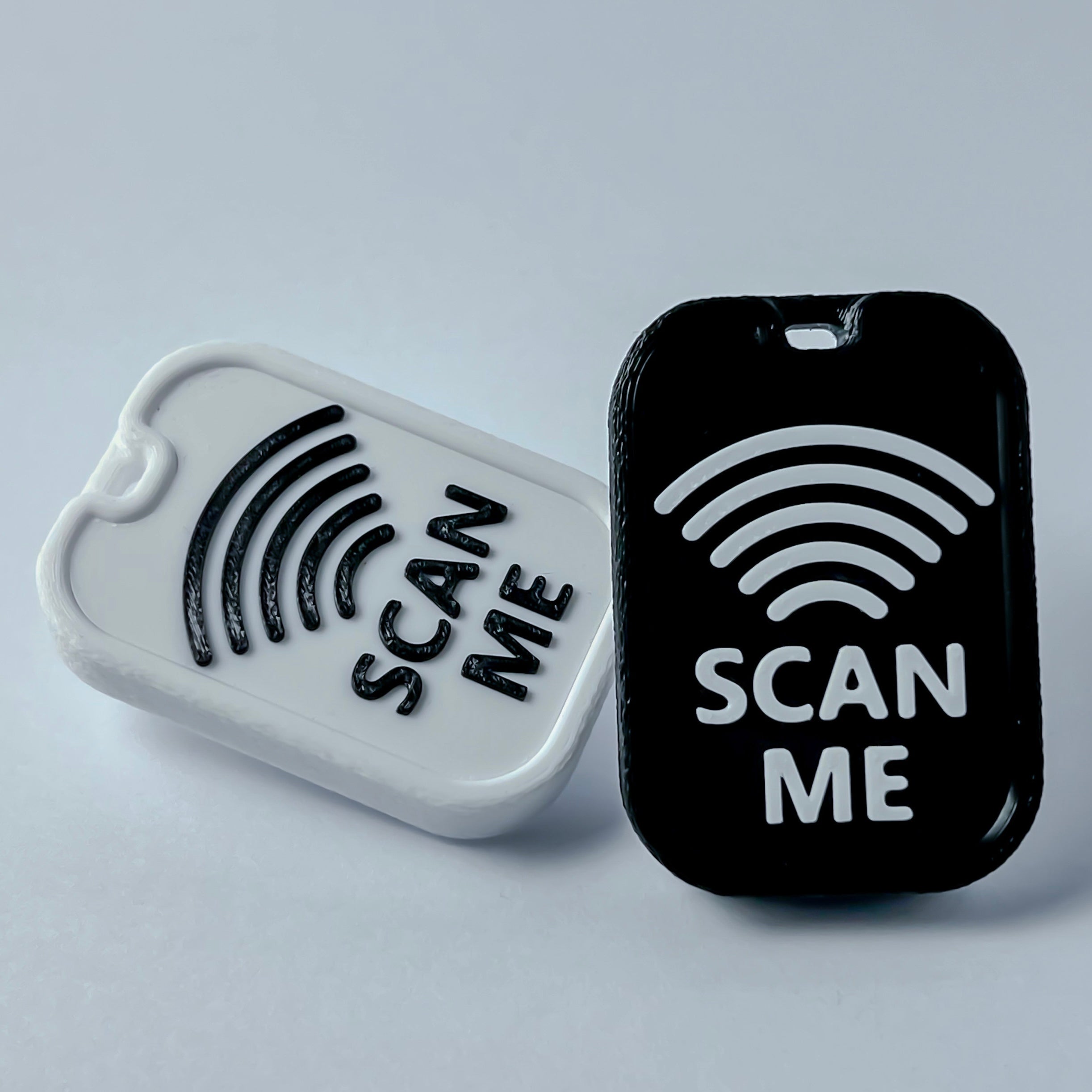 NFC raktų pakabukas "Scan me"